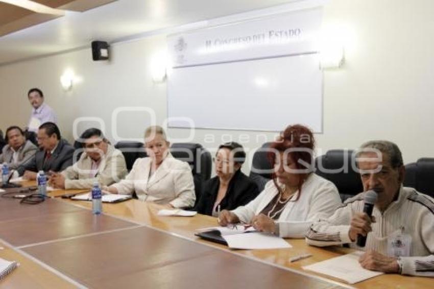 SE REÚNEN DIPUTADOS CON PERSONAS DE LA TERCERA EDAD