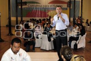 TONY GALI SOSTIENE REUNIÓN CON JÓVENES