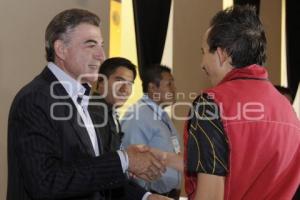 TONY GALI SOSTIENE REUNIÓN CON JÓVENES