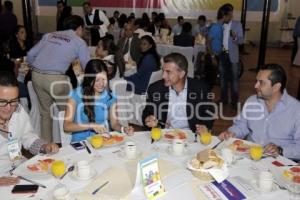 TONY GALI SOSTIENE REUNIÓN CON JÓVENES