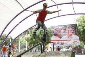FRANCO RODRÍGUEZ CON JÓVENES SKATES