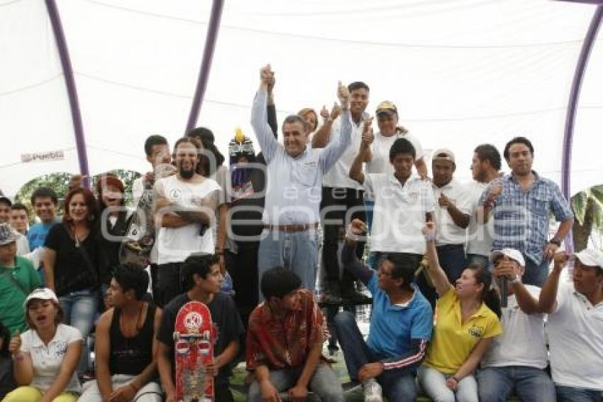 FRANCO RODRÍGUEZ CON JÓVENES SKATES