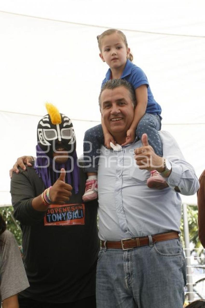 FRANCO RODRÍGUEZ CON JÓVENES SKATES