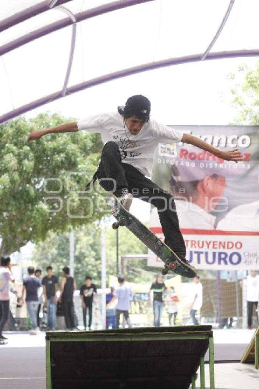 FRANCO RODRÍGUEZ CON JÓVENES SKATES