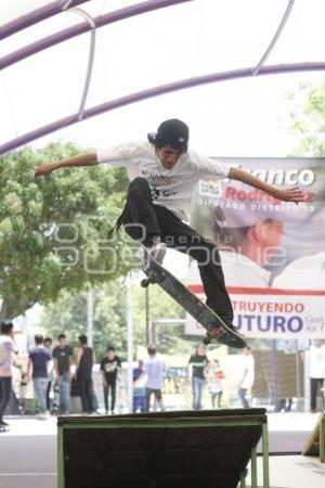 FRANCO RODRÍGUEZ CON JÓVENES SKATES