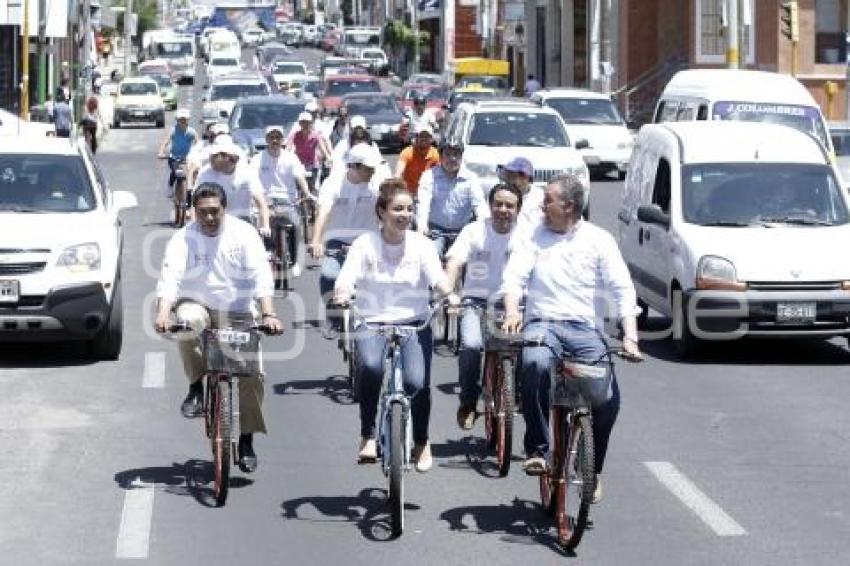 FRANCO RODRÍGUEZ Y LAURA BALLESTEROS RECORREN LA 25 PONIENTE EN BICI