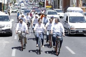 FRANCO RODRÍGUEZ Y LAURA BALLESTEROS RECORREN LA 25 PONIENTE EN BICI