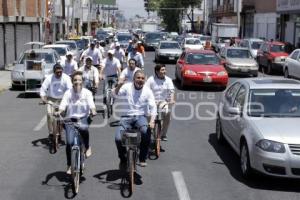 FRANCO RODRÍGUEZ Y LAURA BALLESTEROS RECORREN LA 25 PONIENTE EN BICI