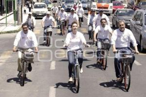 FRANCO RODRÍGUEZ Y LAURA BALLESTEROS RECORREN LA 25 PONIENTE EN BICI