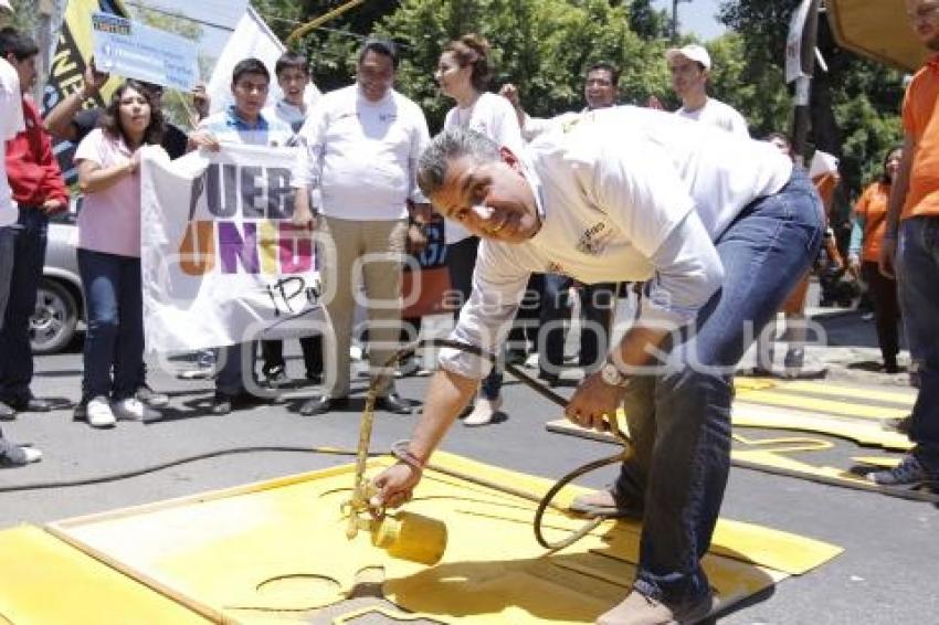 FRANCO RODRÍGUEZ Y LAURA BALLESTEROS REALIZAN PINTA DE CEBRAS