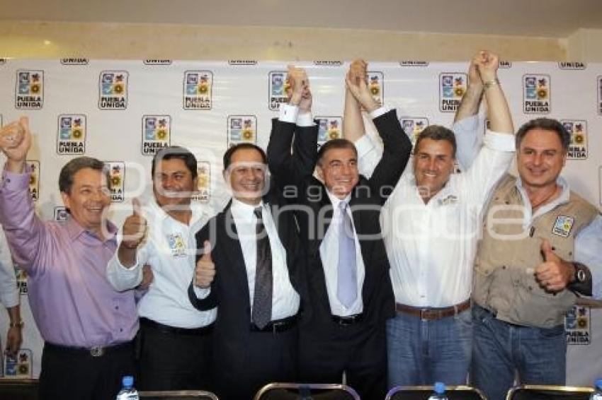 FRANCO RODRÍGUEZ ACOMPAÑÓ A TONY GALI AL TÉRMINO DEL DEBATE