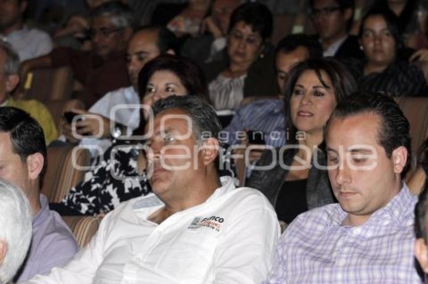 FRANCO RODRÍGUEZ DURANTE EL DEBATE DE CANDIDATOS A PRESIDENTE MUNICIPAL