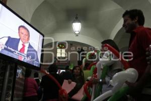 PRIISTAS OBSERVAN EL DEBATE X PUEBLA