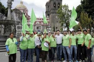 GREGORIO GÓMEZ SE REÚNE CON PRIÍSTAS