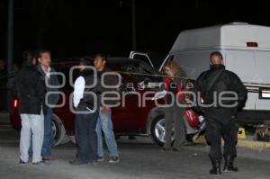 NOTA ROJA . CAMIONETA BALEADA