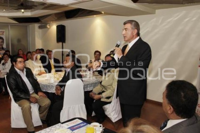 TONY GALI CON COMERCIANTES DEL CENTRO