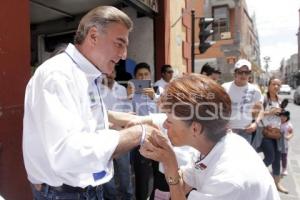 TONY GALI Y FRANCO RODRÍGUEZ RECORREN CALLES DEL CENTRO HISTÓRICO