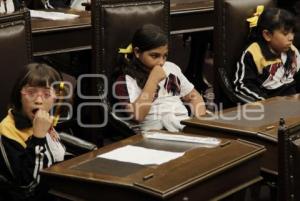 ESTUDIANTES VISITAN EL CONGRESO