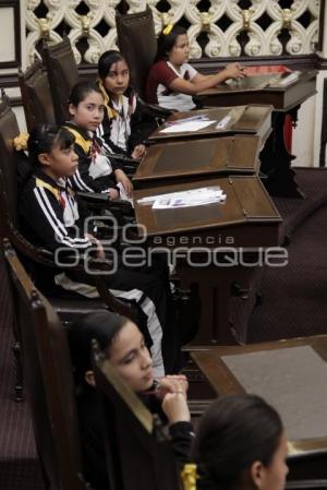 ESTUDIANTES VISITAN EL CONGRESO