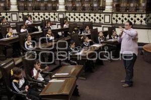ESTUDIANTES VISITAN EL CONGRESO