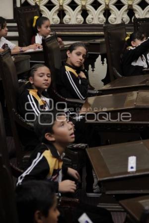 ESTUDIANTES VISITAN EL CONGRESO