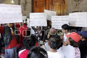 ANTORCHA CAMPESINA SE MANIFESTÓ FRENTE A PALACIO MUNICIPAL