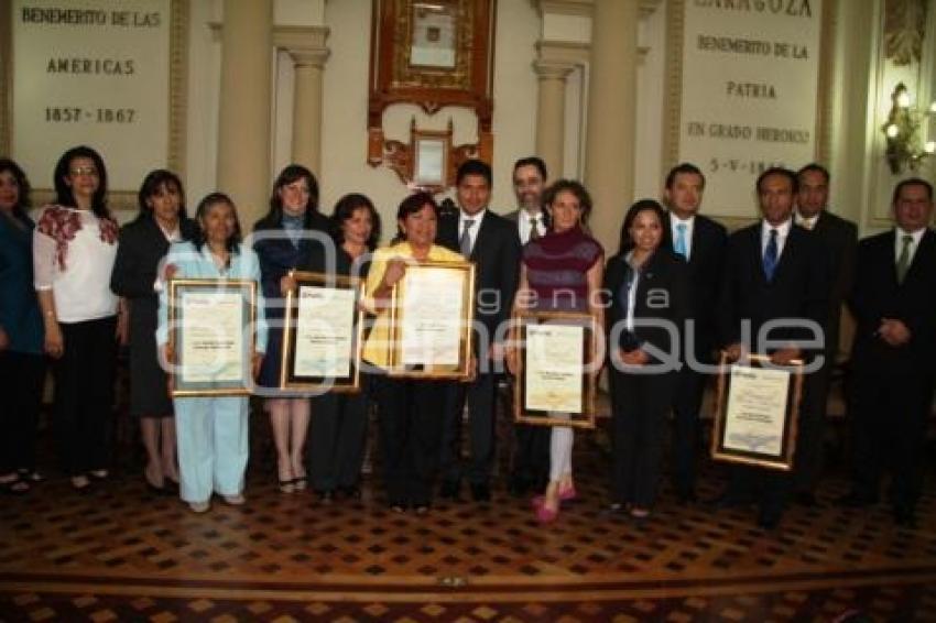 ENTREGA MÉRITO DOCENTE