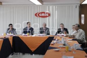 FRANCO RODRÍGUEZ SE REÚNE CON LA CMIC