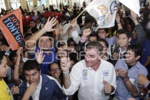 TONY GALI CON JÓVENES