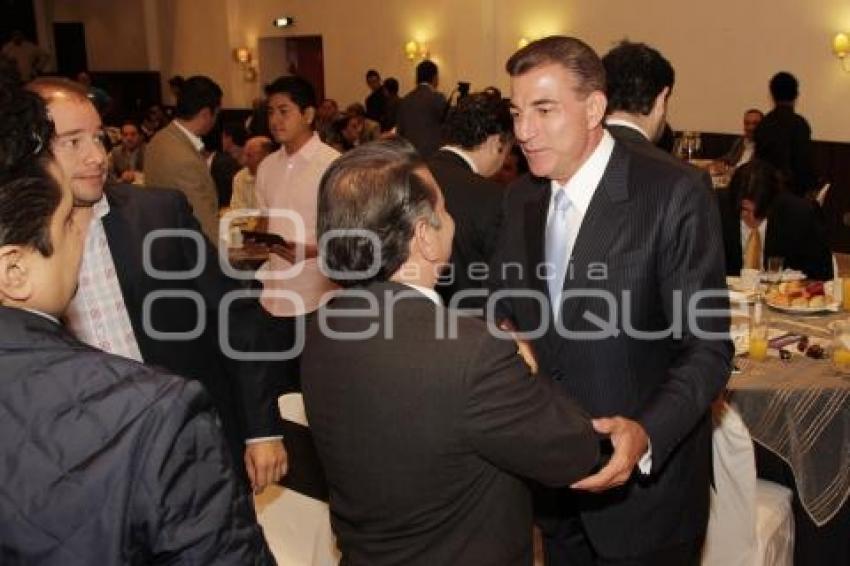 TONY GALI FIRMA ACUERDO POR PRIMER EMPLEO