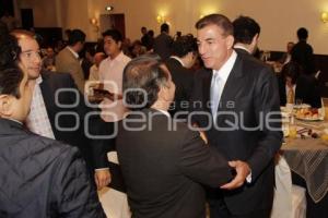 TONY GALI FIRMA ACUERDO POR PRIMER EMPLEO
