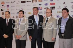 TONY GALI FIRMA ACUERDO POR PRIMER EMPLEO