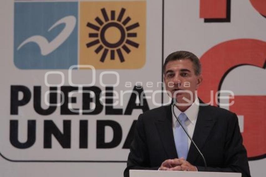 TONY GALI FIRMA ACUERDO POR PRIMER EMPLEO