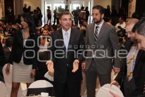 TONY GALI FIRMA ACUERDO POR PRIMER EMPLEO