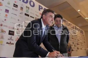 TONY GALI FIRMA ACUERDO POR PRIMER EMPLEO