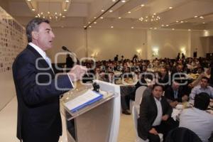 TONY GALI FIRMA ACUERDO POR PRIMER EMPLEO