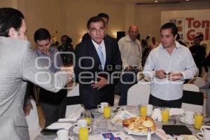 TONY GALI FIRMA ACUERDO POR PRIMER EMPLEO