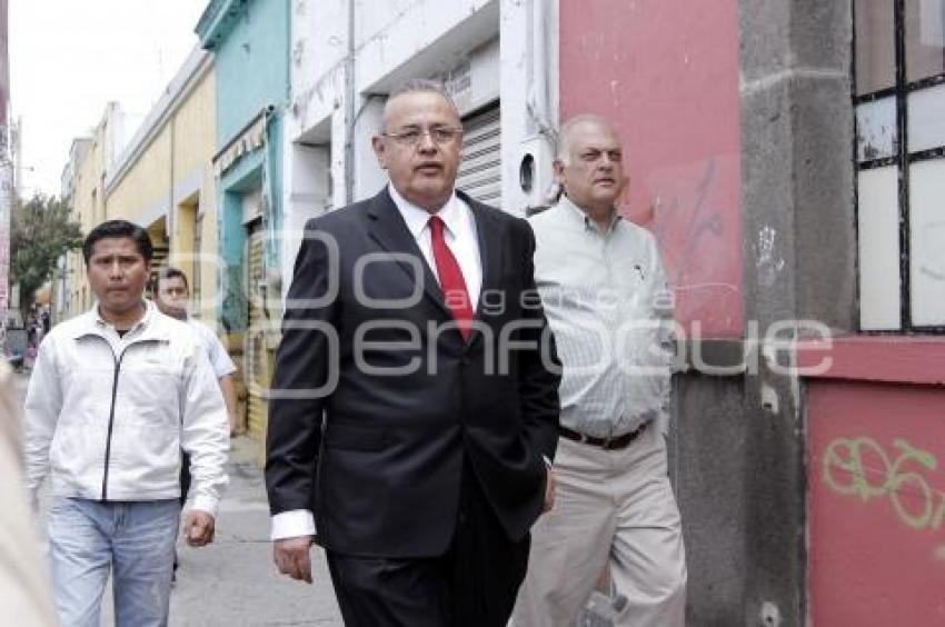 ROBAN URNAS EN LA 13 ORIENTE
