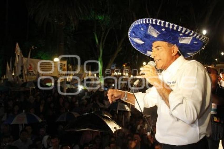 FESTEJO TONY GALI