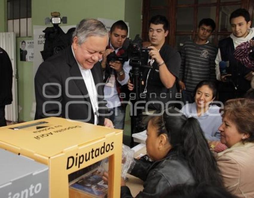 ELECCIONES VOTO ARZOBISPO VÍCTOR SÁNCHEZ