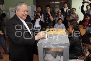 ELECCIONES VOTO ARZOBISPO VÍCTOR SÁNCHEZ