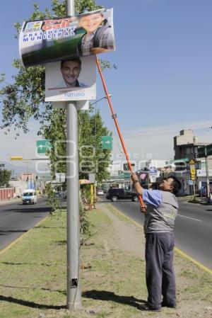 AYUNTAMIENTO RETIRA PROPAGANDA ELECTORAL