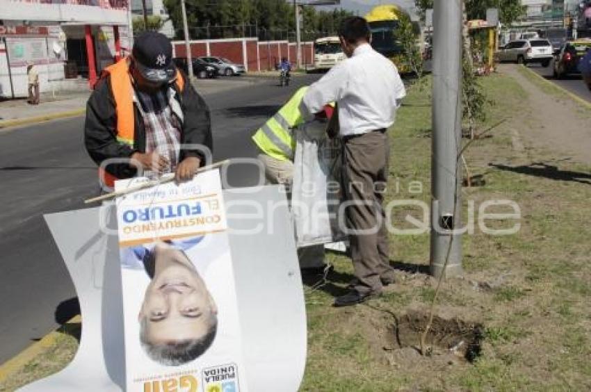 AYUNTAMIENTO RETIRA PROPAGANDA ELECTORAL