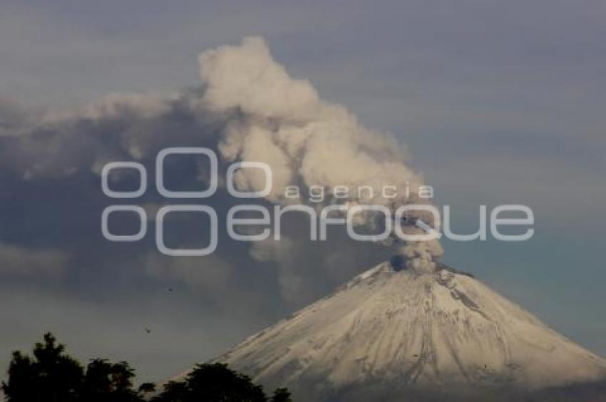 FUMAROLA DEL VOLCÁN POPOCATÉPETL