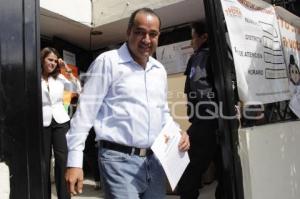 PABLO MONTIEL SOLANA RECIBE CONSTANCIA DE MAYORÍA