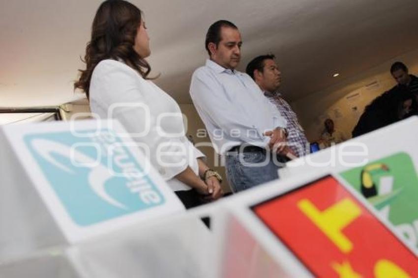 PABLO MONTIEL SOLANA RECIBE CONSTANCIA DE MAYORÍA