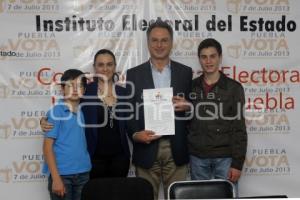 PABLO RODRIGUEZ RECIBE CONSTANCIA DE MAYORIA DIPUTADO ELECTO DISTRITO 14
