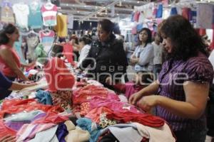 INAUGURACIÓN DEL BAZAR DE LA CÁMARA DEL VESTIDO