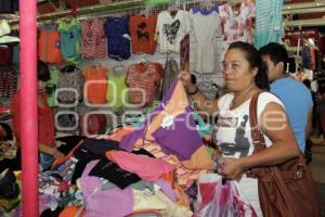 INAUGURACIÓN DEL BAZAR DE LA CÁMARA DEL VESTIDO