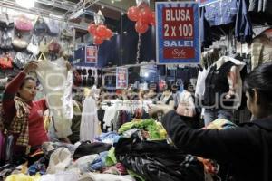 INAUGURACIÓN DEL BAZAR DE LA CÁMARA DEL VESTIDO